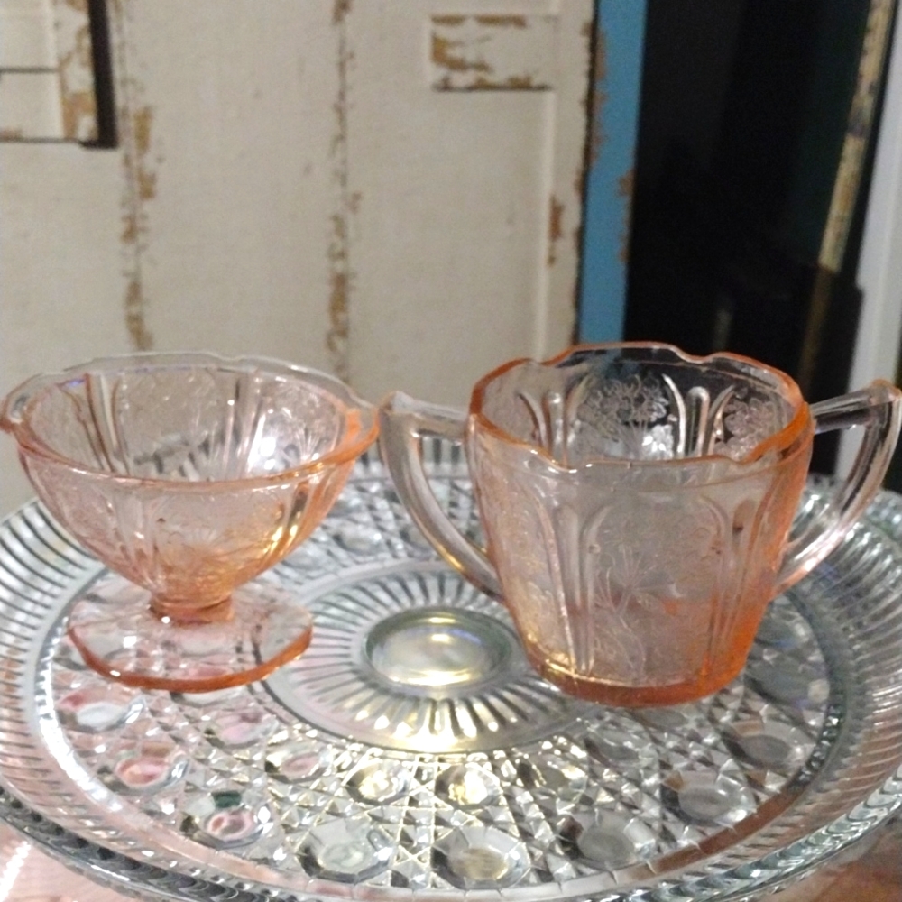 2 pieces of Vintage Jeanette pink depression glass cherry blossom pattern